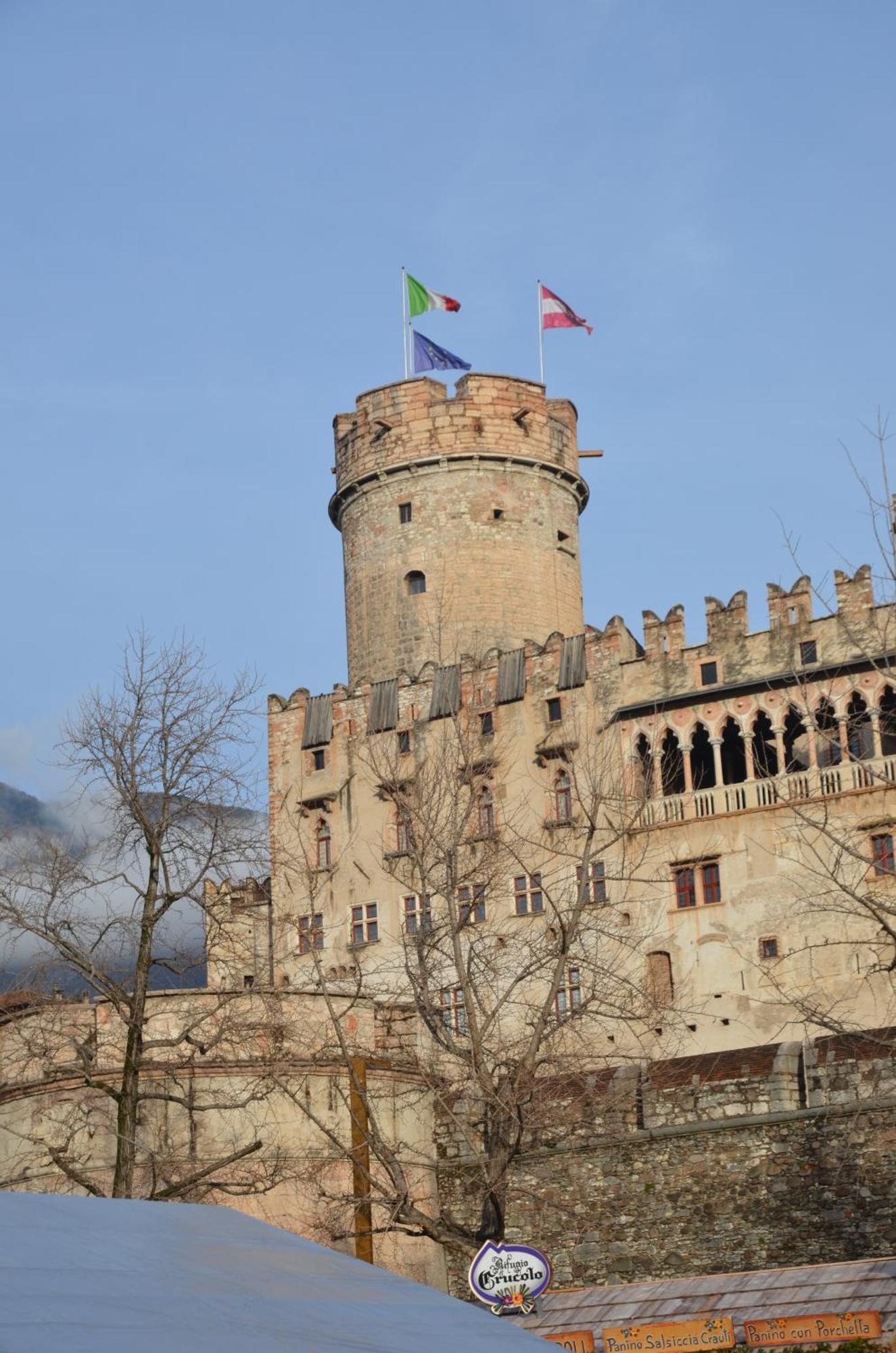 B&B La Loggia Del Castello Trente Buitenkant foto