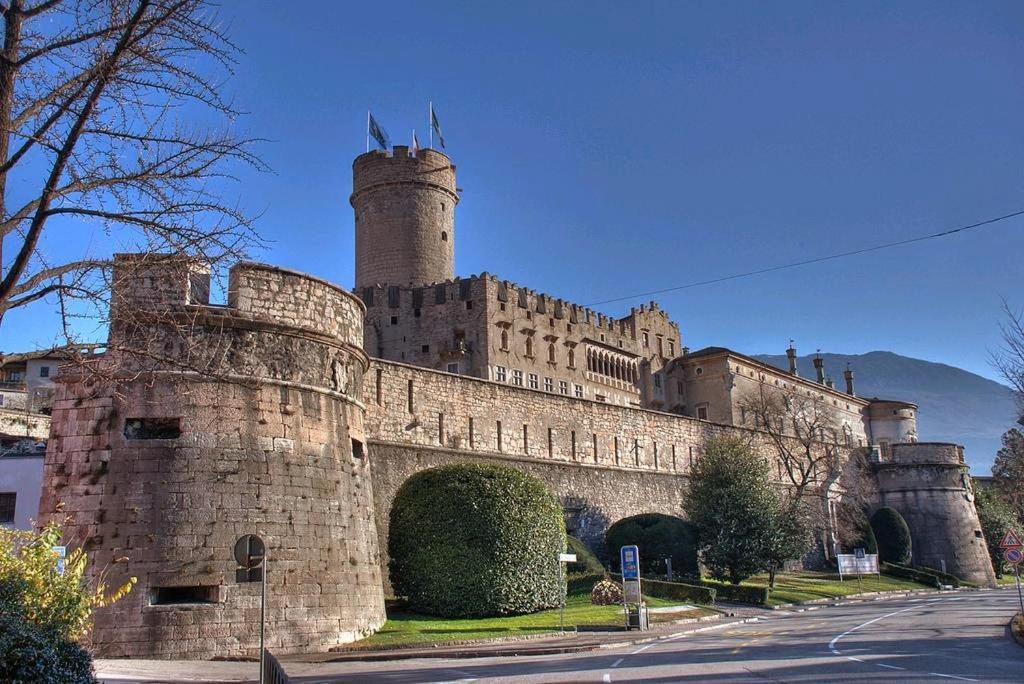 B&B La Loggia Del Castello Trente Buitenkant foto